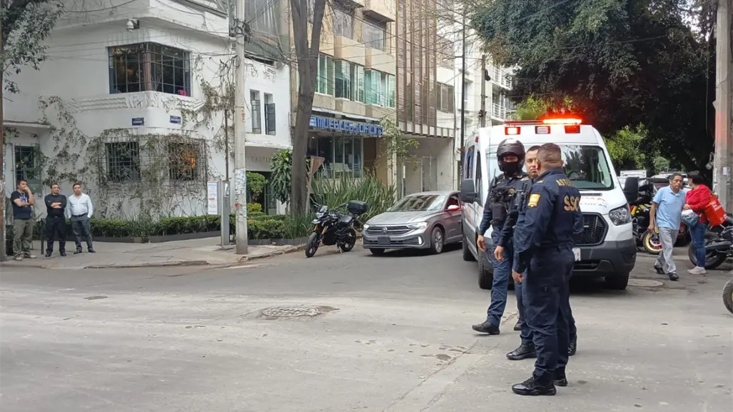 Custodio muere durante un asalto en la colonia Roma; autoridades buscan a responsables