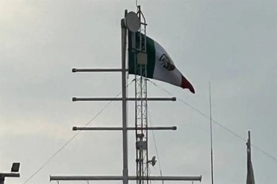 Bandera de México es izada al revés en la Escuela Náutica Mercante de Tampico, ¿constituye una infracción o delito?