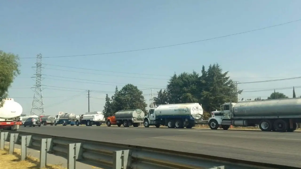Bloqueo vial por piperos inconformes en Edomex. | Foto: Especiales