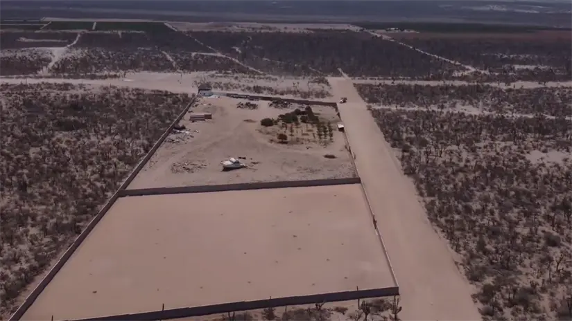 Fotografía aérea del polígono donde Profepa colocó sellos de clausura en septiembre por obras sin autorización ambiental. Foto: @supercivicosmx / X