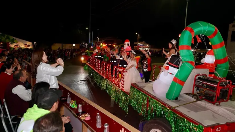 Desfile navideño toda una tradición en Nuevo Laredo | Foto: FB Carmen Lilia Canturosas