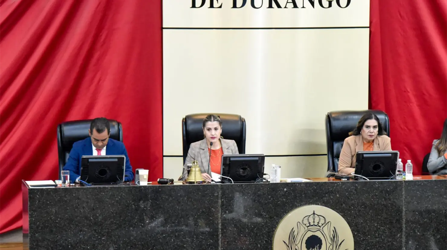 Los diputados de Durango presentaron una nueva iniciativa de reforma relativa a la violencia de género. | Foto: Facebook diputada Ana María Durón.