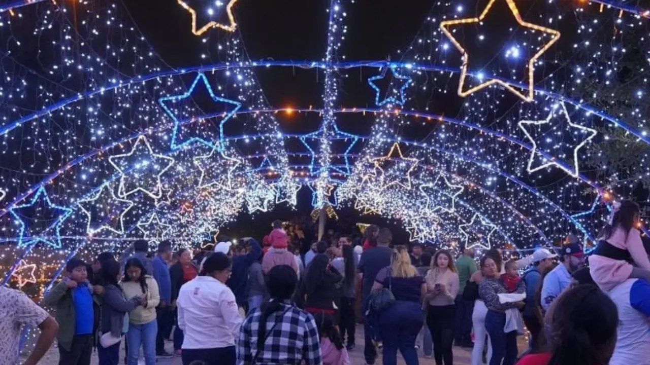 Fiesta, mágica y diversión en el Encendido del Pino en los Viveros Mágico en Nuevo Laredo | Foto: FB Gobierno Nuevo Laredo