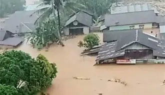 Aumenta a 23 el número de muertos por deslaves e inundaciones en Sumatra, Indonesia