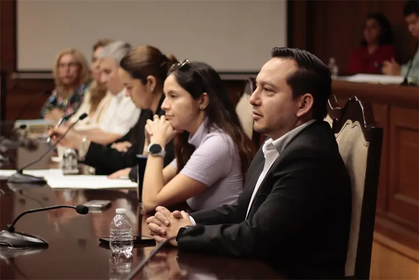imagen recuadro El regidor de Morena, Gibran Ornelas, durante una sesión del Cabildo de Monterrey. Foto: Facebook Gibran Ornelas
