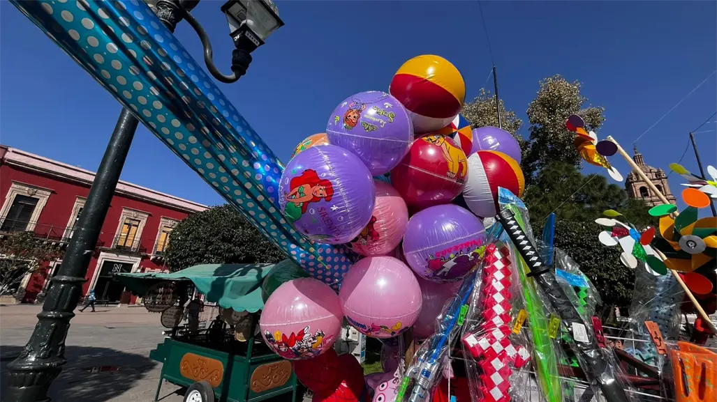 Informales afectan a globeros de la Plaza de Armas durante temporada decembrina