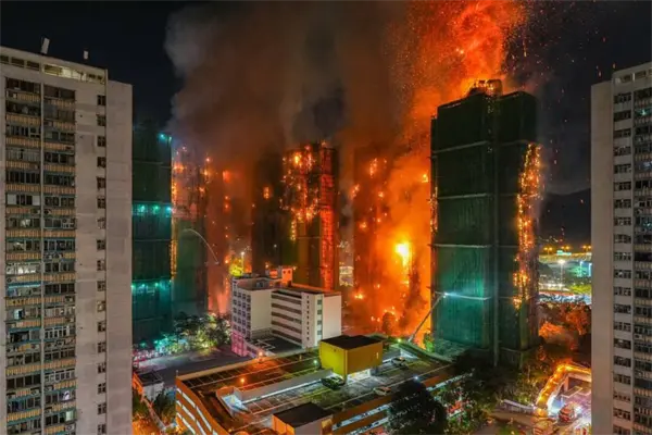 Incendio en Hong Kong: Van más de 60 muertos y casi 300 desaparecidos tras el siniestro