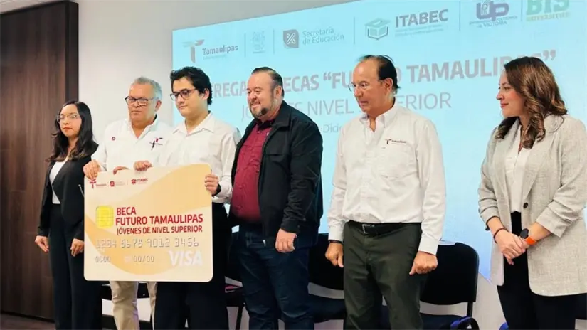 Fueron entregadas 456 becas a alumnos de la Universidad Politécnica Victoria | Foto: SET