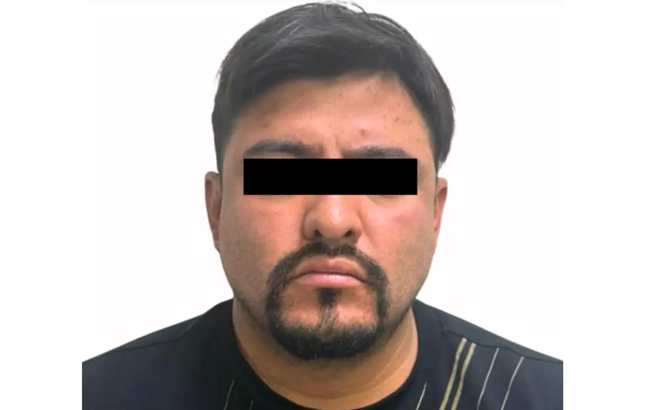 Christian Jesús “N”, alias “Gimy”, ex regidor de Chalco, permanecerá en prisión preventiva tras ser vinculado a proceso. Foto: X/ @FiscaliaEdomex (Canva)