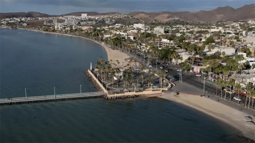 imagen recuadro Vista aérea de La Paz, uno de los municipios donde la expansión urbana y turística ha fortalecido la actividad de la construcción. Foto: Gobierno del Estado de Baja California Sur