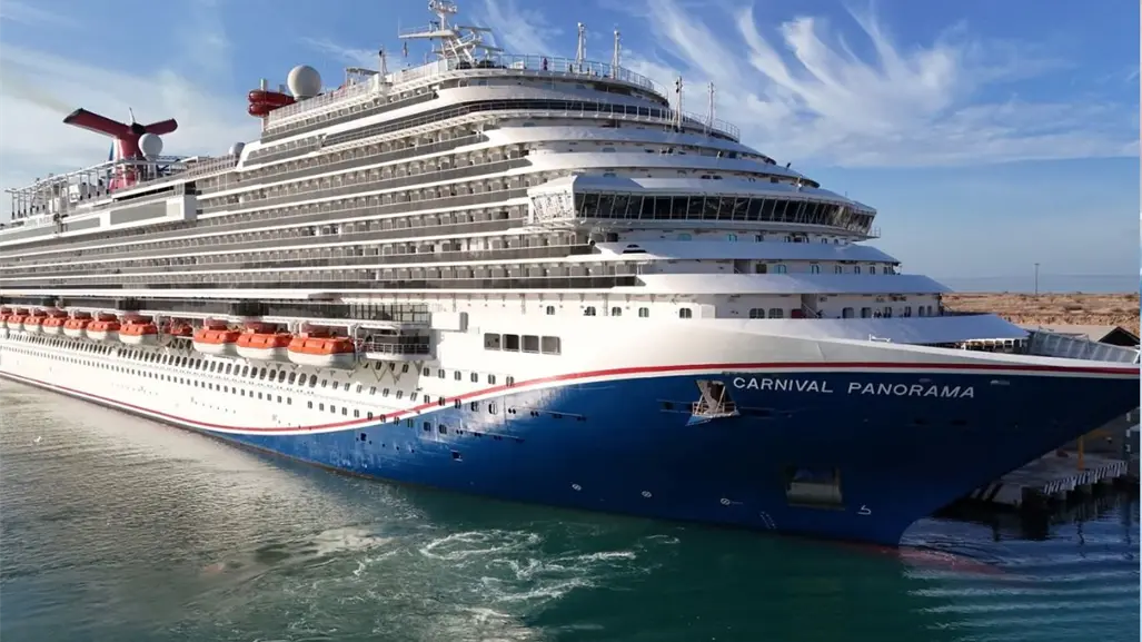 Llega a La Paz el crucero Carnival Panorama con más de 4 mil pasajeros