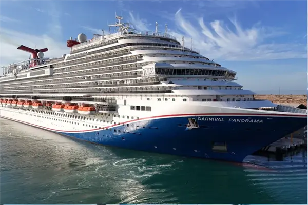 Llega a La Paz el crucero Carnival Panorama con más de 4 mil pasajeros