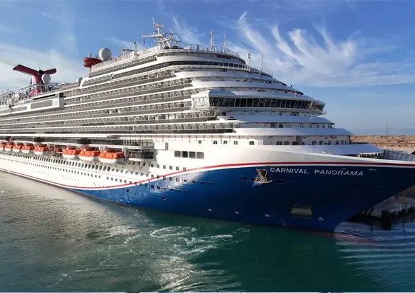 Llega a La Paz el crucero Carnival Panorama con más de 4 mil pasajeros