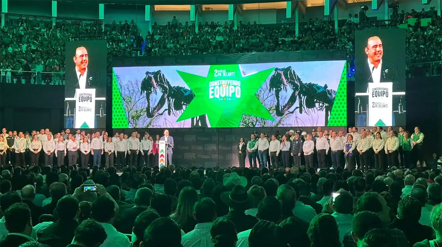 El gobernador Manolo Jiménez brindando su Segundo Informe de Gobierno en Torreón. (Marco Juárez)