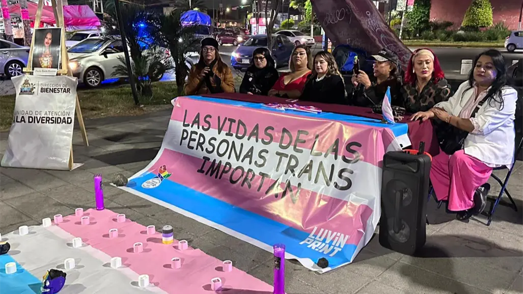 FOTOS | Colectivos LGBTI+ colocan memorial en Edomex y piden frenar violencia contra personas trans