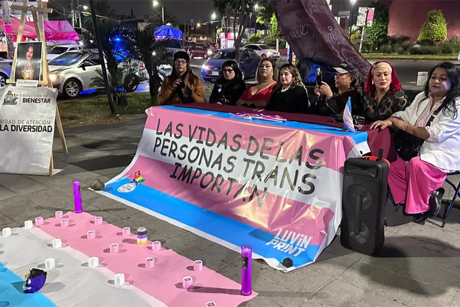 FOTOS | Colectivos LGBTI+ colocan memorial en Edomex y piden frenar violencia contra personas trans