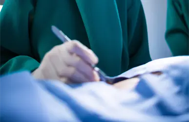 ¿Qué sanción podría recibir el médico que por presunta negligencia extirpó un riñón sano en el Hospital Civil de Victoria?