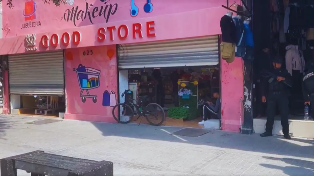 Tiendas chinas son inspeccionadas por personal de Comercio Exterior para verificar productos que han pagado importación | Foto: captura video Hora Cero Web