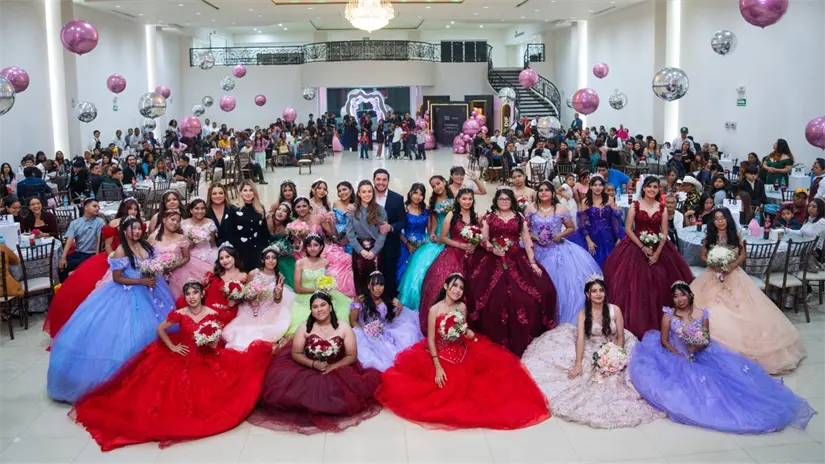 El programa Quinceaños DIFerente, es una iniciativa que busca regalar a adolescentes de la comunidad la posibilidad de vivir su fiesta soñada sin costo. Foto: Gobierno de Salinas Victoria