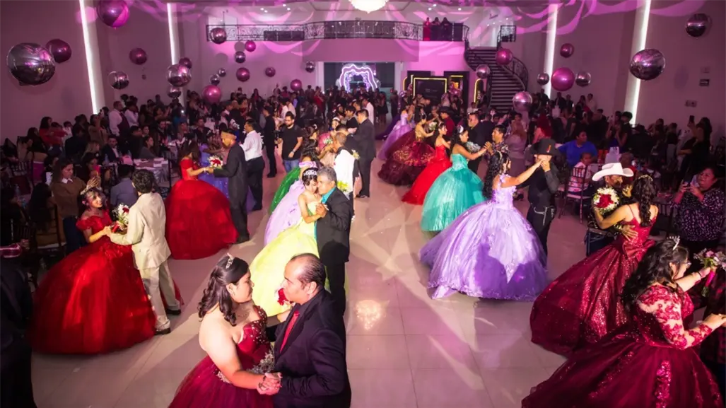 Alcalde Raúl Cantú cumple el sueño de 30 jóvenes con festejo de quinceaños gratuito