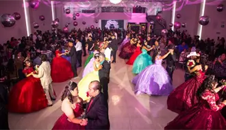 Alcalde Raúl Cantú cumple el sueño de 30 jóvenes con festejo de quinceaños gratuito