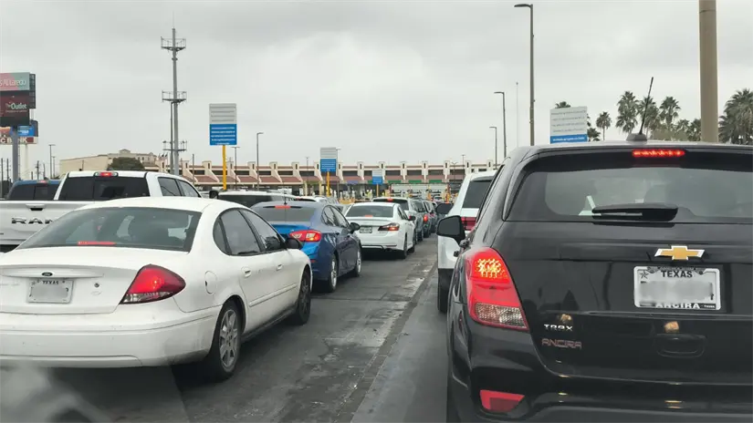 Puentes de Nuevo Laredo ya registran largas filas | Foto: FILAS PUENTE 2 NUEVO Laredo REPORTE.