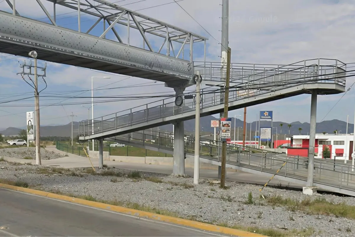 Puente peatonal en Saltillo / Foto: Marco Juárez