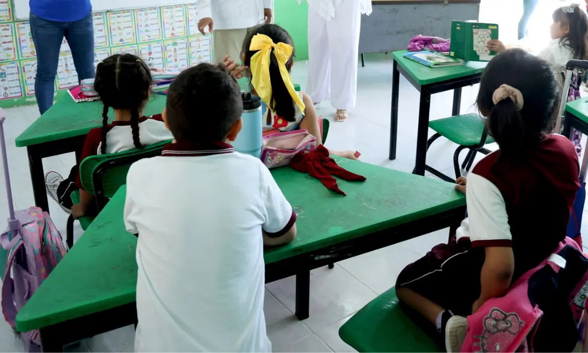 Estudiantes en un salón de clases, en una primaria en Yucatán. Foto: SEGEY