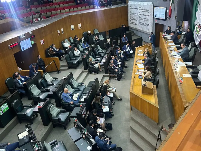 imagen recuadro Durante la comparecencia sobre el cuarto informe del gobernador Samuel García, se destacó la estabilidad financiera y las inversiones futuras. Foto: Diego Ovalle