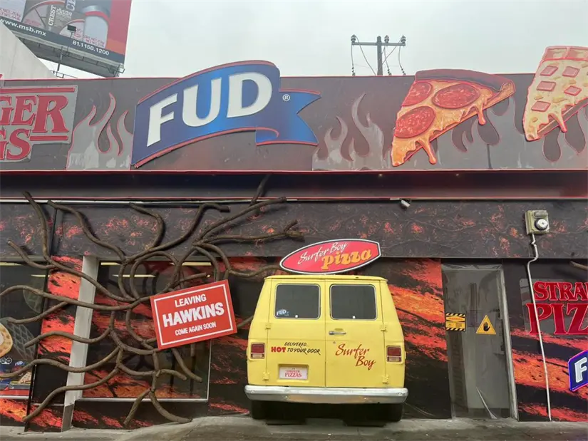 La fiebre de Stranger Things 5 invade Monterrey con una tienda que sorprende a los visitantes al recrear el mundo de Hawkins. Foto: Yarince Torres