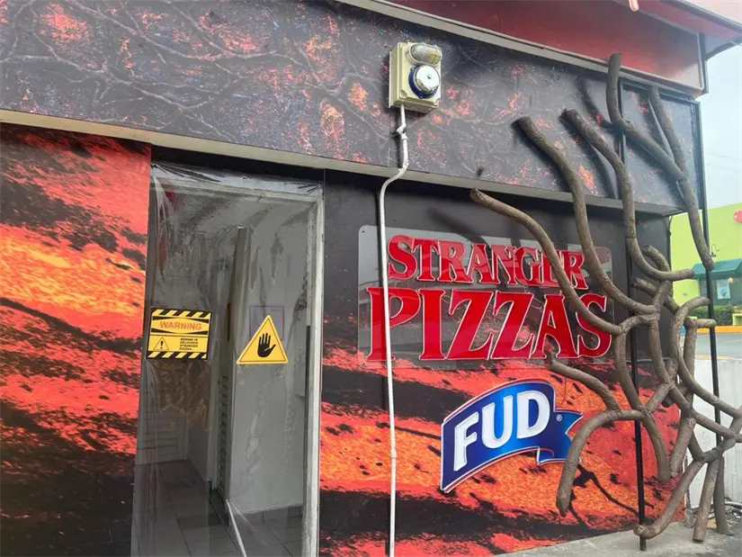 La fiebre de Stranger Things 5 invade Monterrey con una tienda que sorprende a los visitantes al recrear el mundo de Hawkins. Foto: Yarince Torres