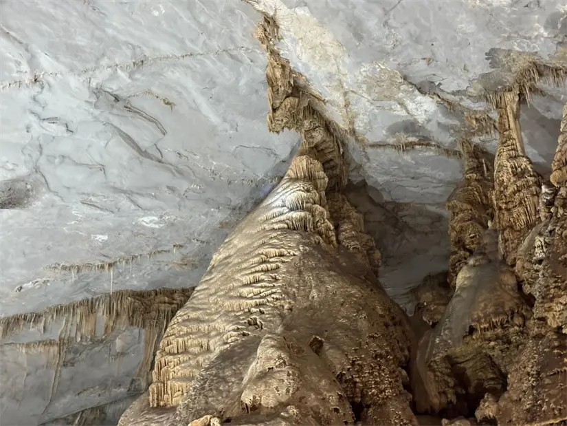 imagen recuadro Explorar las Grutas de Bustamante en invierno es una experiencia excepcional que combina comodidad y maravillas geológicas en un ambiente mágico. Foto: Vianney Carrera