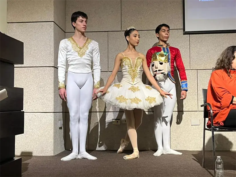 Este diciembre, el encendido del pino de 3 Museos se realzará con la interpretación del ballet El Cascanueces para el público. Foto: Vianca Treviño
