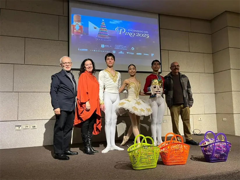 Este año, el pino de 3 Museos brillará junto a un magnífico espectáculo de El Cascanueces para celebrar la Navidad. Foto: Vianca Teviño