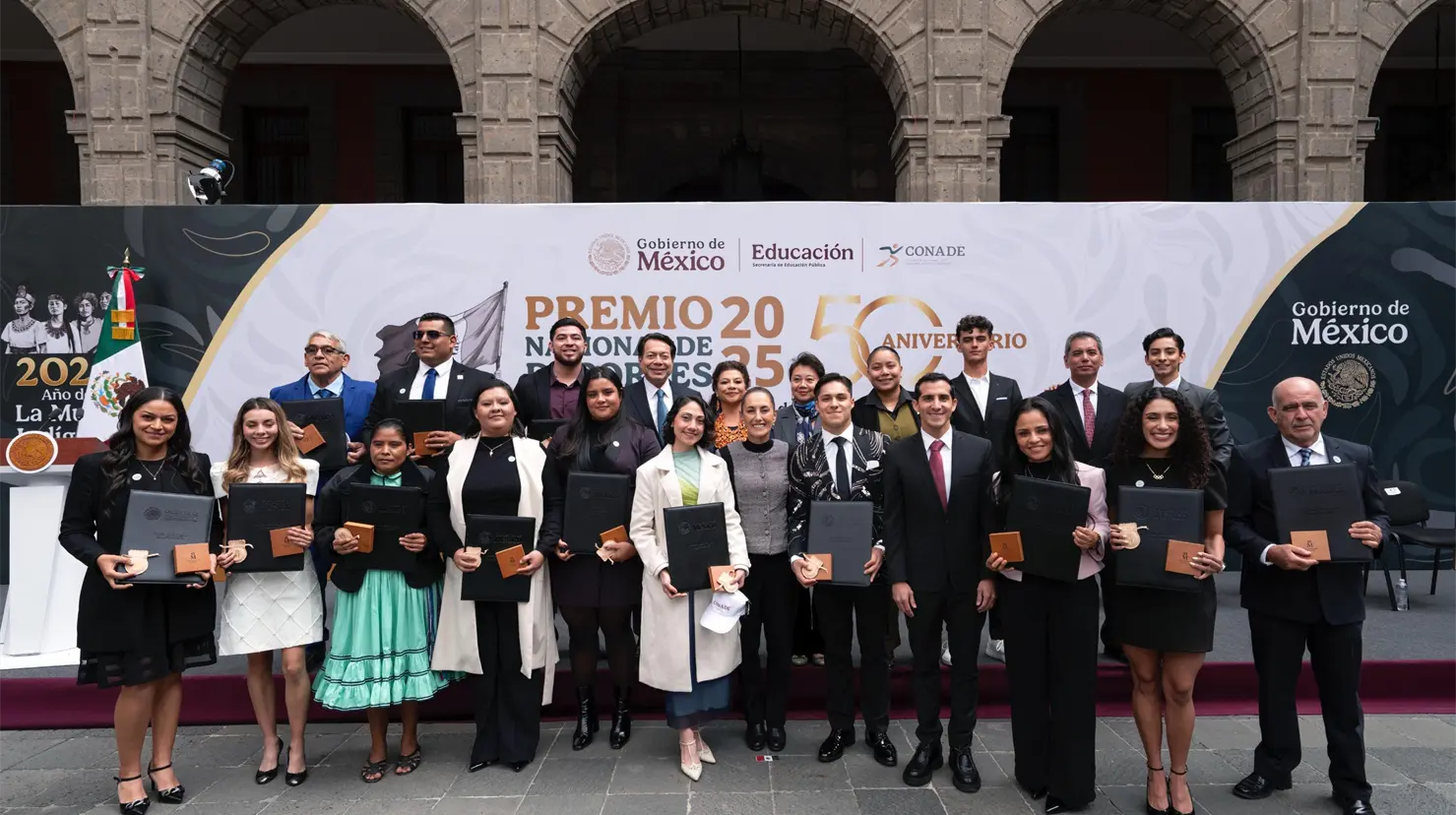 Claudia Sheinbaum reconoce a 16 atletas mexicanos por su disciplina y legado deportivo. Foto: Gobierno de México