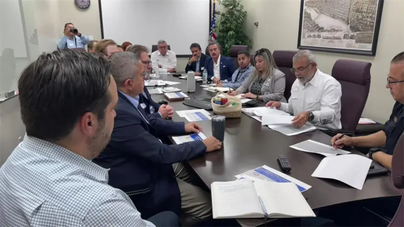 Pedro Cepeda Anaya, secretario de Obras Públicas de Tamaulipas sostuvo una reunión de trabajo con autoridades del Ayuntamiento de Laredo, Texas | Foto: SOP