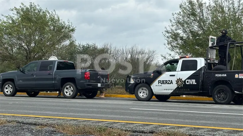 Vehículo privado y unidad de Fuerza Civil en autopista a Reynosa/Foto: POSTA
