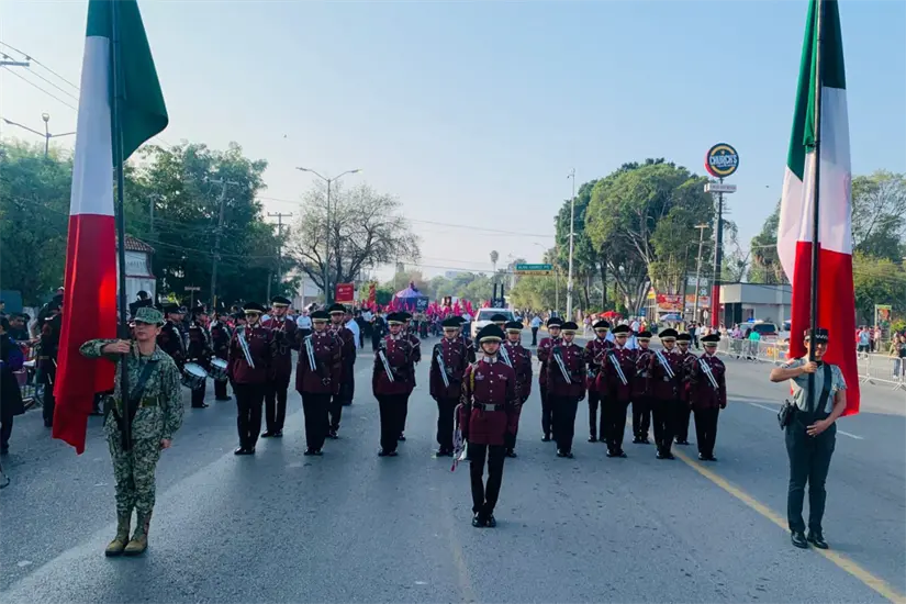 Como reconocimiento, la banda de guerra del Cobat 20 desfiló ante el gobernador de Tamaulipas con motivo del aniversario de la Revolución Mexicana. Foto: Ramón Sánchez