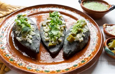 Disfruta la Feria del Tlacoyo 2025 con barbacoa y consomé muy cerca de CDMX este fin de semana