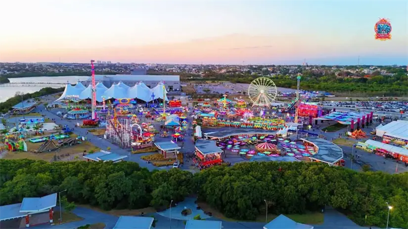 La Feria Navideña llega nuevamente a Tampico para disfrutar chicos y grandes de los juegos | Foto: Espectaculares García