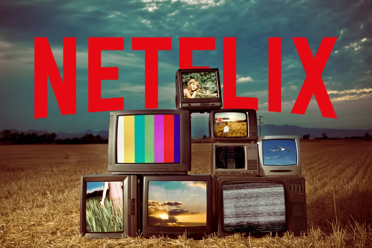 Televisiones antiguas y el logo de Netflix de fondo (Foto: IG @neflix / Canva)