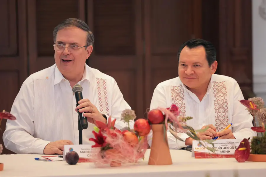 Se reúne Joaquín Díaz Mena con Marcelo Ebrard en Yucatán; ratifican respaldo federal a la entidad