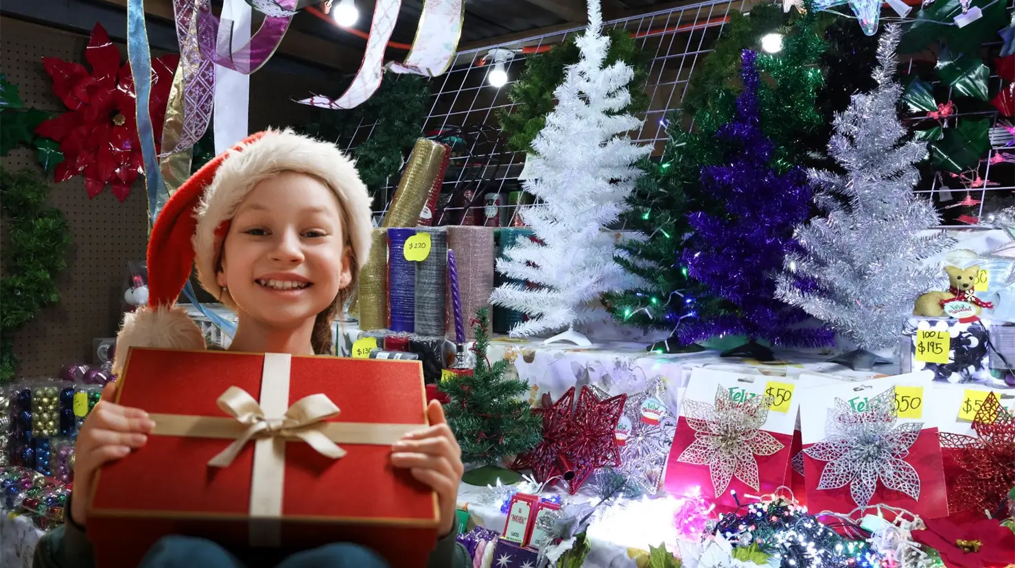 Cada año se instala el Mercadito Navideño en la calle Ildefonso Fuentes en el Centro de Torreón. (Facebook | Canva)