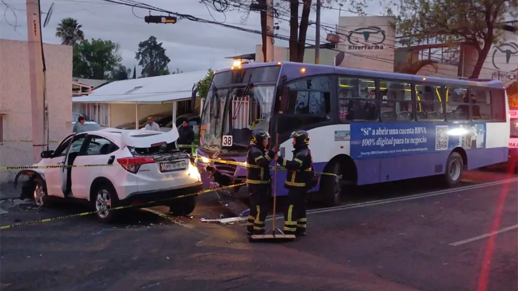 Accidente vehicular provoca apagón y deja cuatro lesionados en Coyoacán, CDMX
