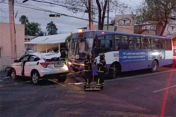 Accidente vehicular provoca apagón y deja cuatro lesionados en Coyoacán, CDMX