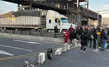 VIDEO | Policías de Valle de Chalco bloquean la México-Puebla por falta de pago