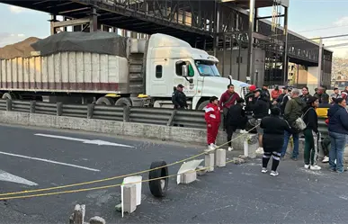 VIDEO | Policías de Valle de Chalco bloquean la México-Puebla por falta de pago