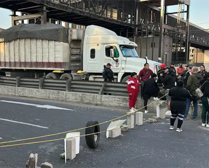 VIDEO | Policías de Valle de Chalco bloquean la México-Puebla por falta de pago
