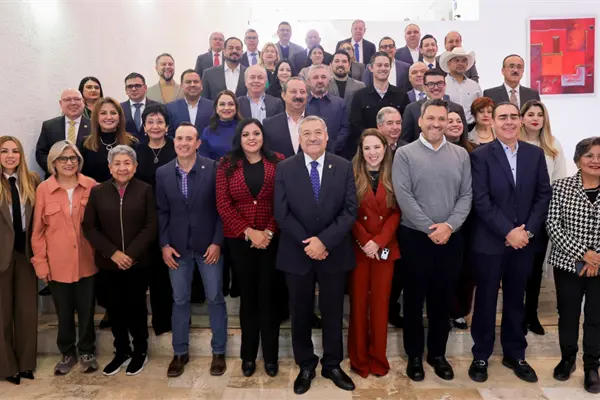 Rector de la UANL presenta a diputados nuevos proyectos educativos y de salud para 2026