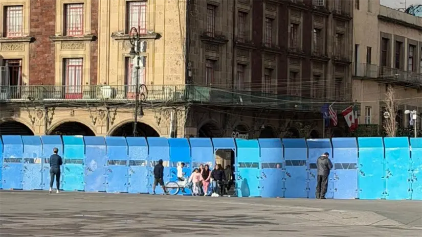 imagen recuadro Retiro de vallas en el Zócalo de CDMX. Foto: Ramón Ramírez